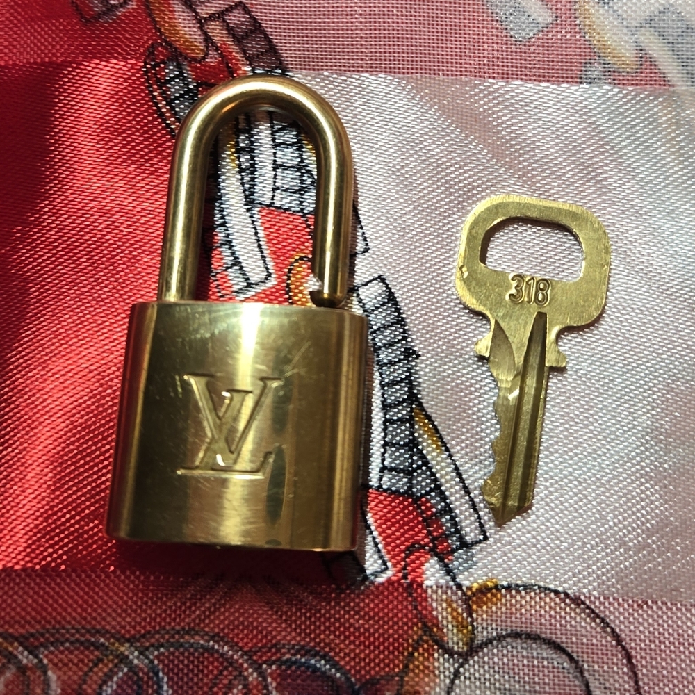 Louis Vuitton Gold Key - Picture 4 of 4